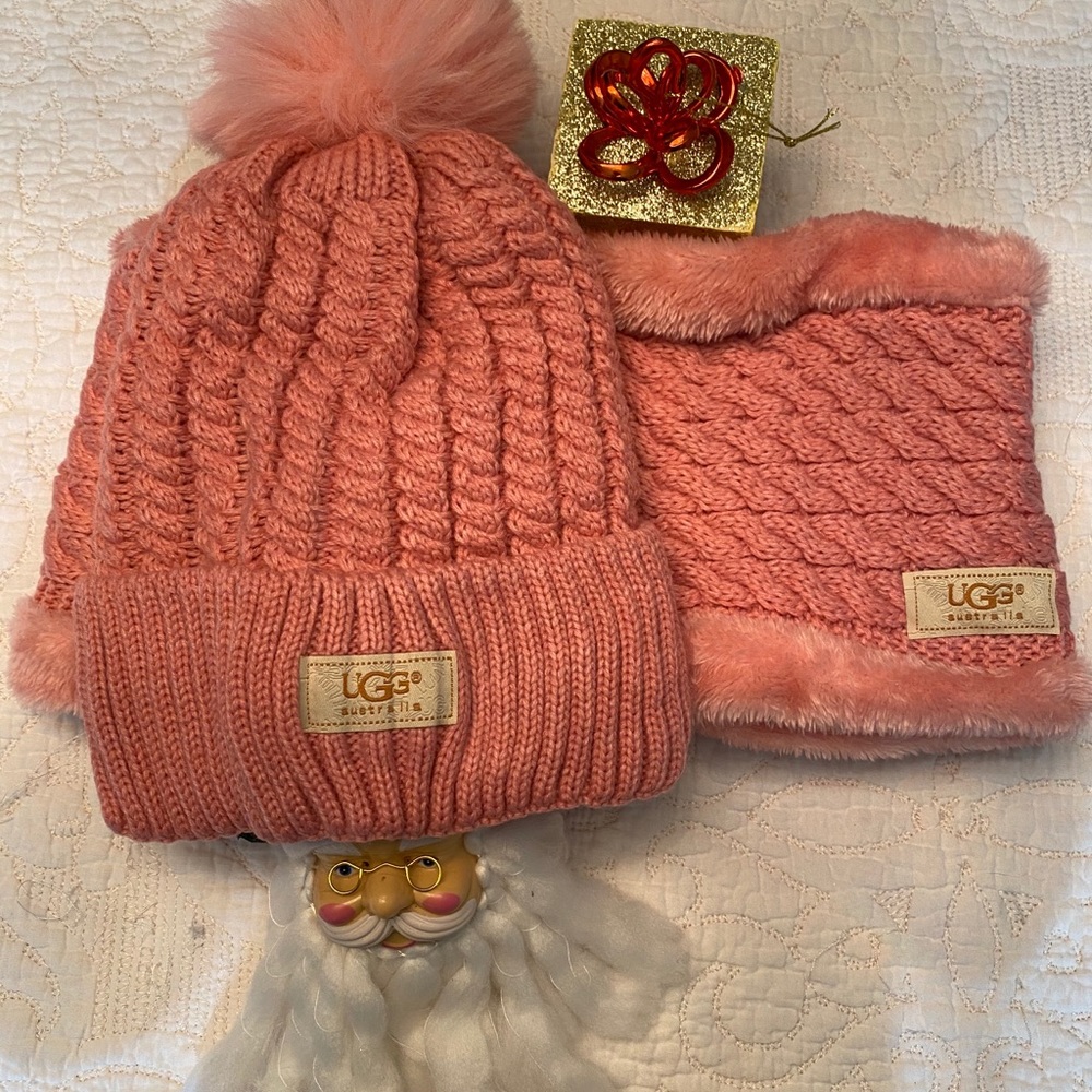 Ugg 2pc scarf and hat set